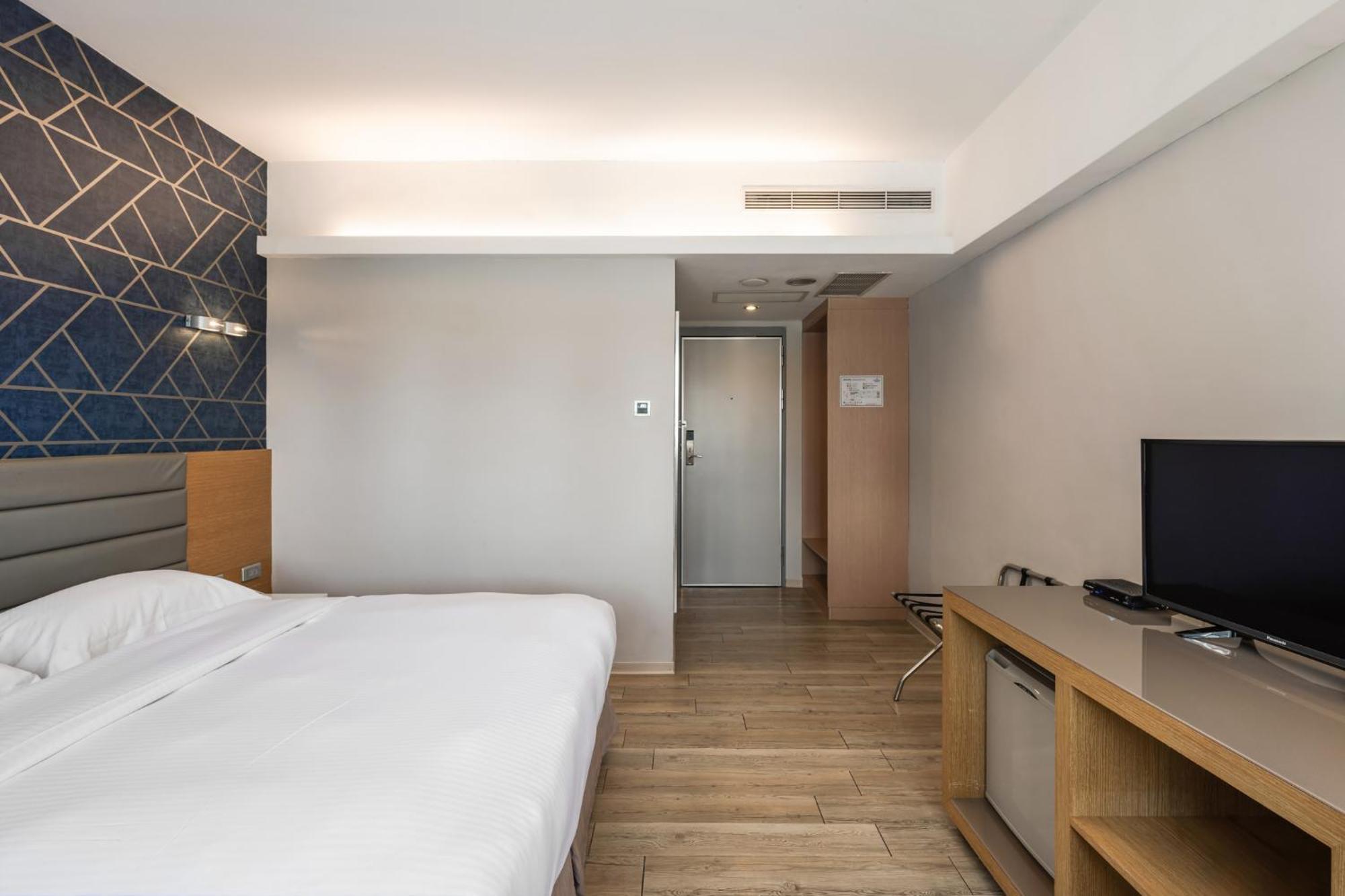 The Riverside Hotel Esthetics Kaohsiung Exterior photo