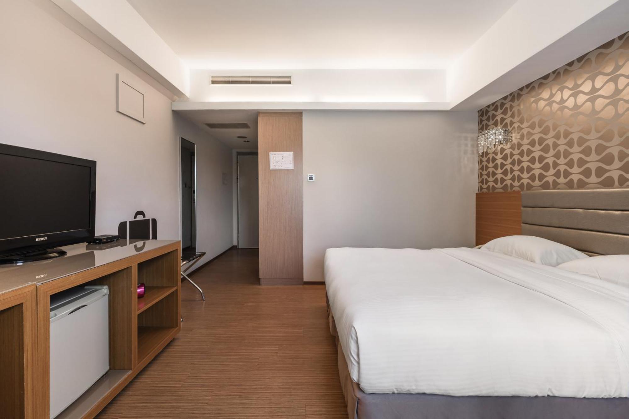 The Riverside Hotel Esthetics Kaohsiung Exterior photo