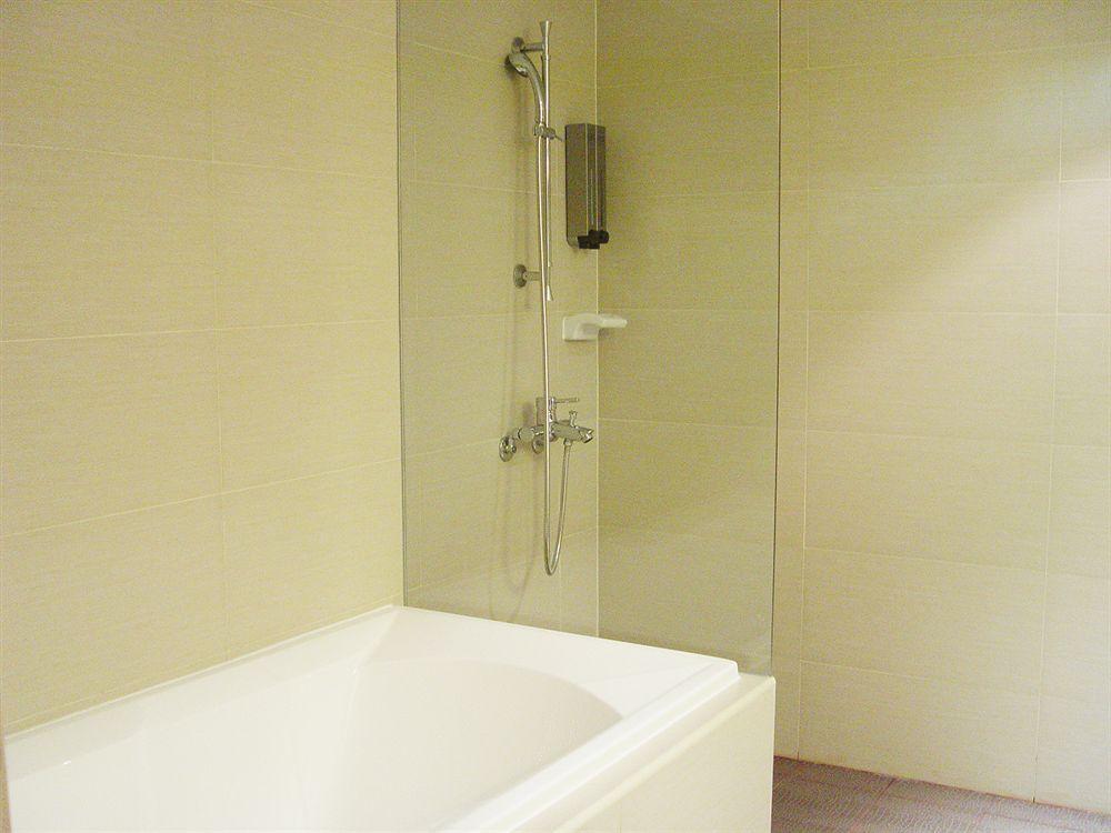 The Riverside Hotel Esthetics Kaohsiung Exterior photo